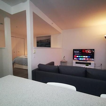 Lovely Studio In Longueuil, Near Downtown Montreal Apartment Bagian luar foto