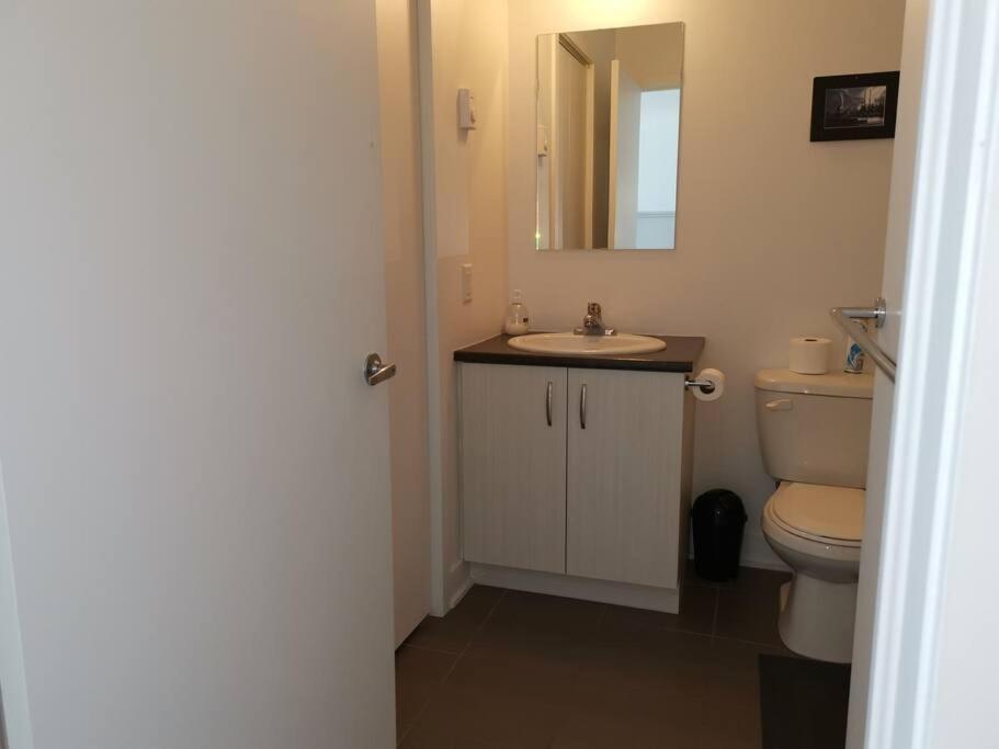 Lovely Studio In Longueuil, Near Downtown Montreal Apartment Bagian luar foto