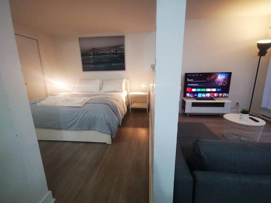 Lovely Studio In Longueuil, Near Downtown Montreal Apartment Bagian luar foto