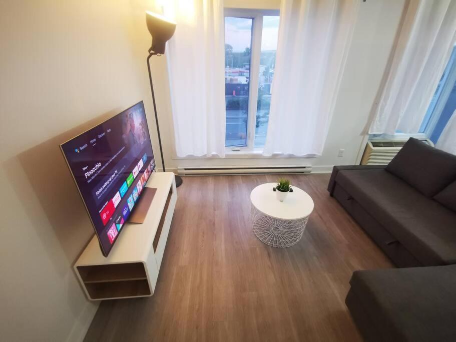 Lovely Studio In Longueuil, Near Downtown Montreal Apartment Bagian luar foto