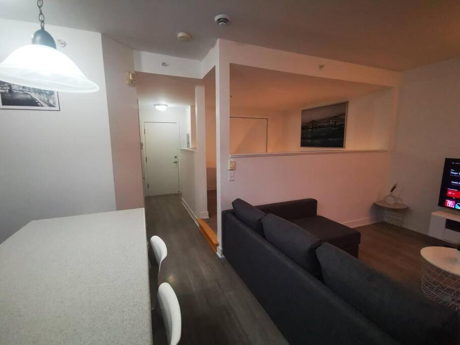 Lovely Studio In Longueuil, Near Downtown Montreal Apartment Bagian luar foto