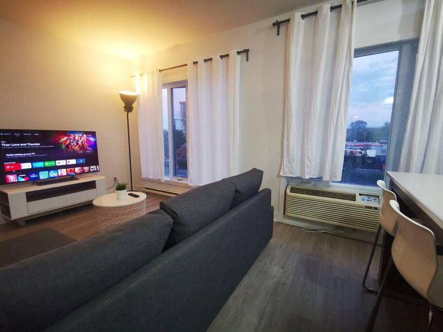 Lovely Studio In Longueuil, Near Downtown Montreal Apartment Bagian luar foto